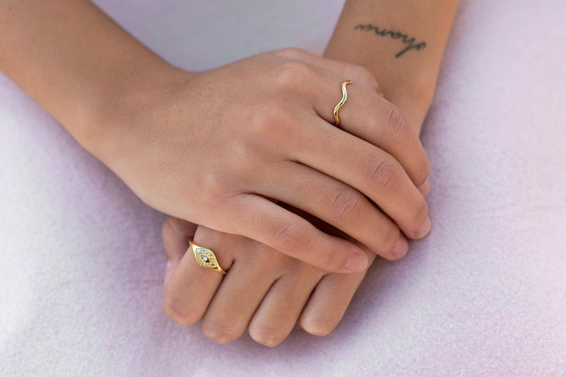 | Minimal Open Curve Finger Ring