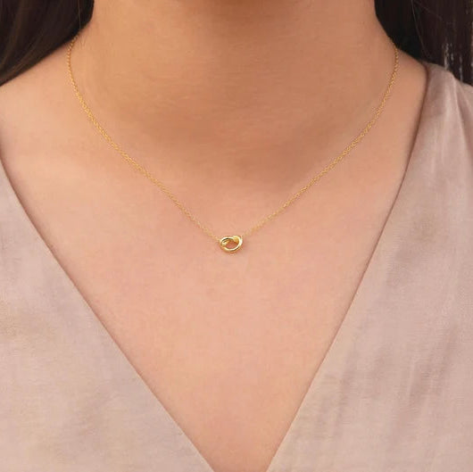 Elegant Gold Knot Pendant Necklace