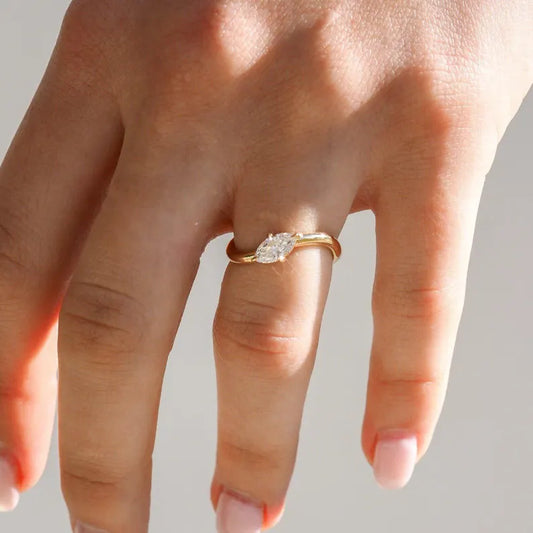 Elegant Engagement Style Finger Ring